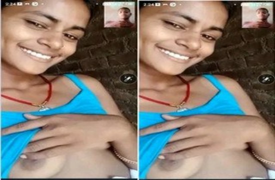 Village Girl Showing Boobs And Hairy Pussy To Lover