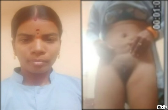 Indian Bhabhi Shows Nude Body