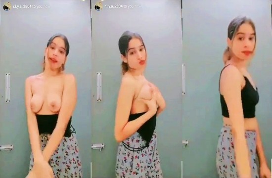 Snapchat Girl Riya Showing Boobs 2 Videos